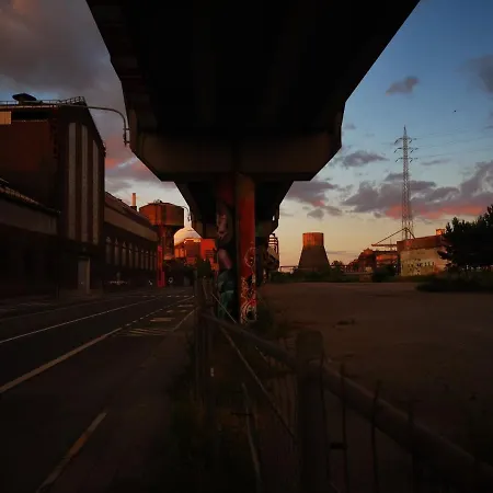 Homestay Ghostel 1st: Alternative Arts Experience For Creative Minds Charleroi